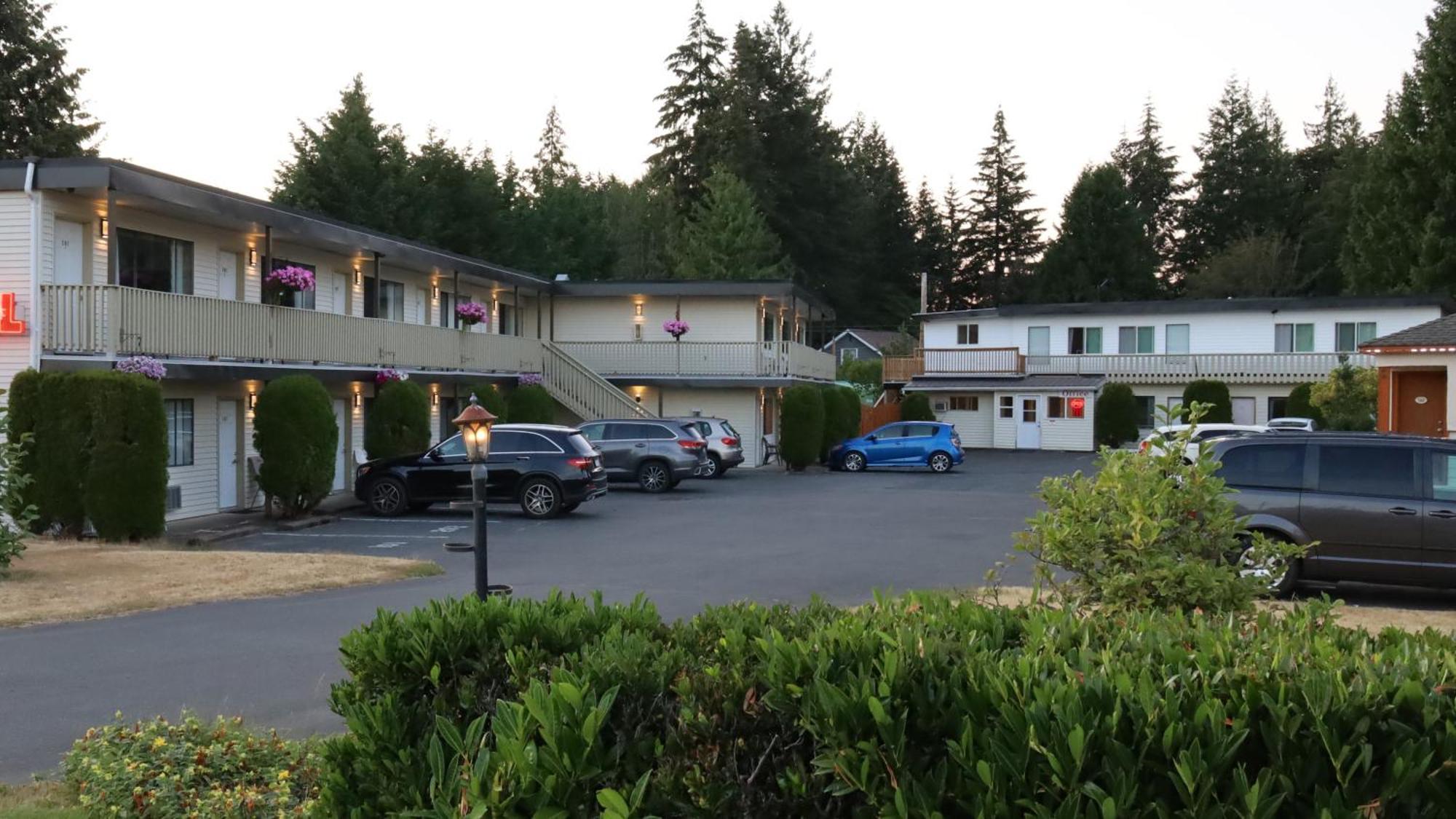 Skylite Motel Parksville Exterior photo
