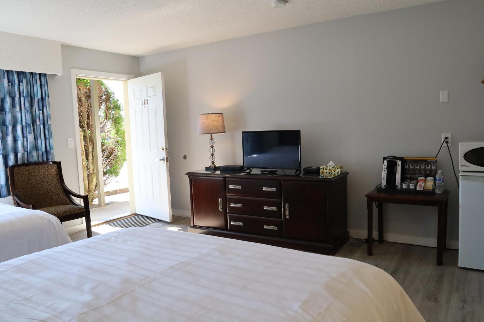 Skylite Motel Parksville Exterior photo