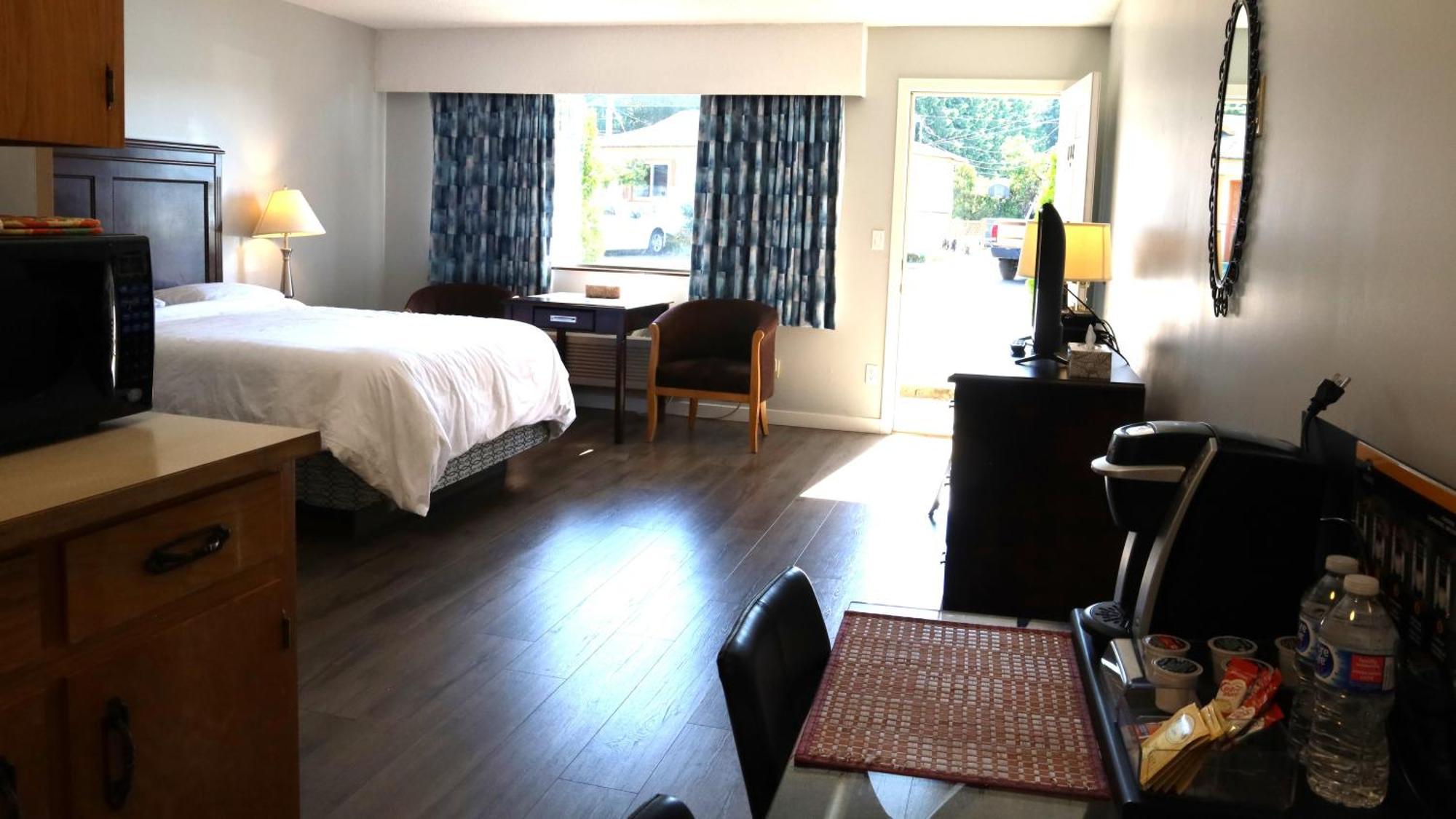 Skylite Motel Parksville Exterior photo